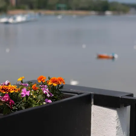 Bella Vista Con Piscina - Lakeside Leisure & Business