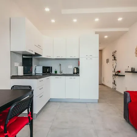 Bella Vista Con Piscina - Lakeside Leisure & Business Apartment *