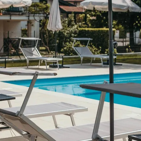Bella Vista Con Piscina - Lakeside Leisure & Business Apartment *