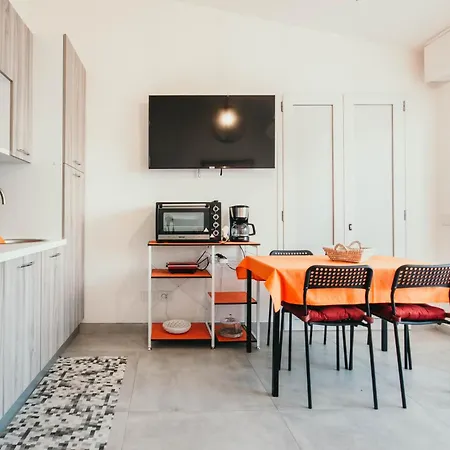 Bella Vista Con Piscina - Lakeside Leisure & Business