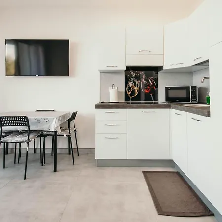 Bella Vista Con Piscina - Lakeside Leisure & Business *