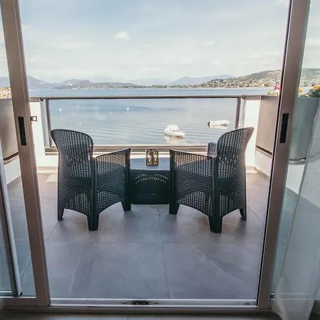 Bella Vista Con Piscina - Lakeside Leisure & Business Apartment