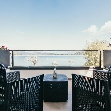 Bella Vista Con Piscina - Lakeside Leisure & Business Appartement *