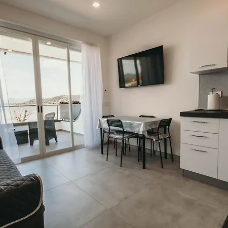 Bella Vista Con Piscina - Lakeside Leisure & Business *