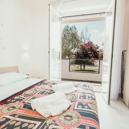 Bella Vista Con Piscina - Lakeside Leisure & Business