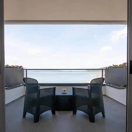 Bella Vista Con Piscina - Lakeside Leisure & Business Apartment Dormelletto