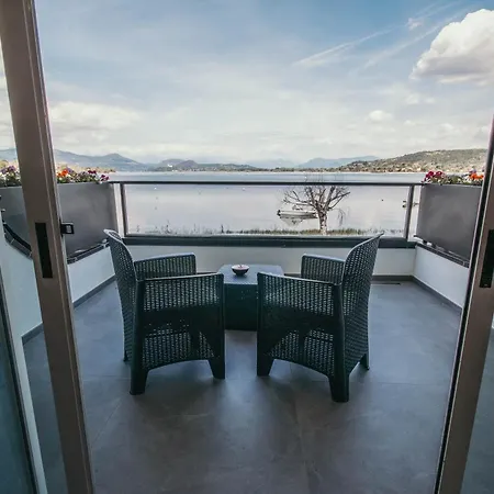 Bella Vista Con Piscina - Lakeside Leisure & Business *