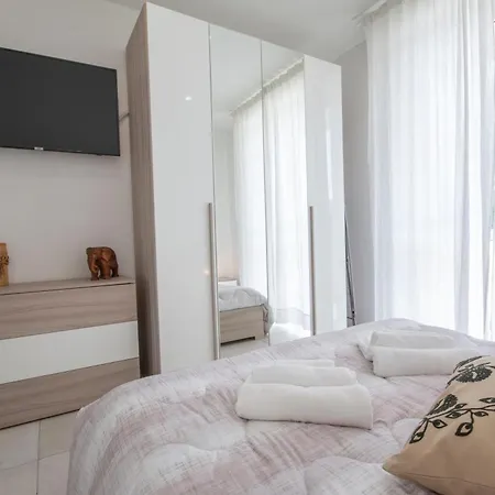 Bella Vista Con Piscina - Lakeside Leisure & Business Apartment