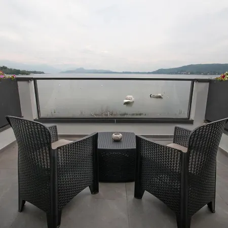 Bella Vista Con Piscina - Lakeside Leisure & Business