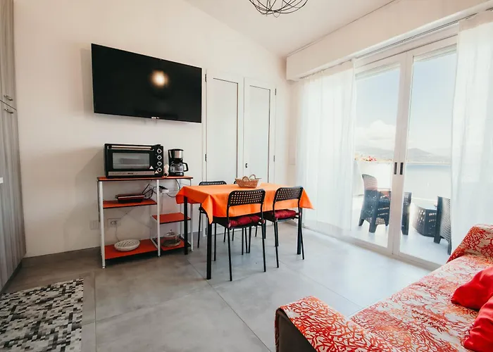 Bella Vista Con Piscina - Lakeside Leisure & Business ドルメッレット