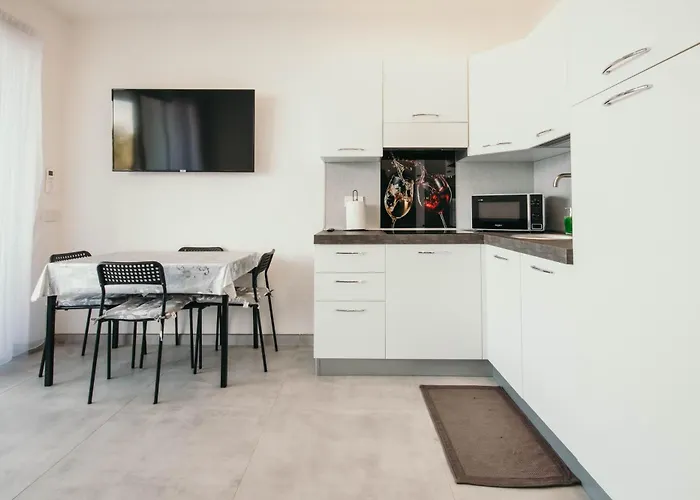 Bella Vista Con Piscina - Lakeside Leisure & Business *