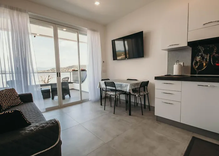 Bella Vista Con Piscina - Lakeside Leisure & Business *