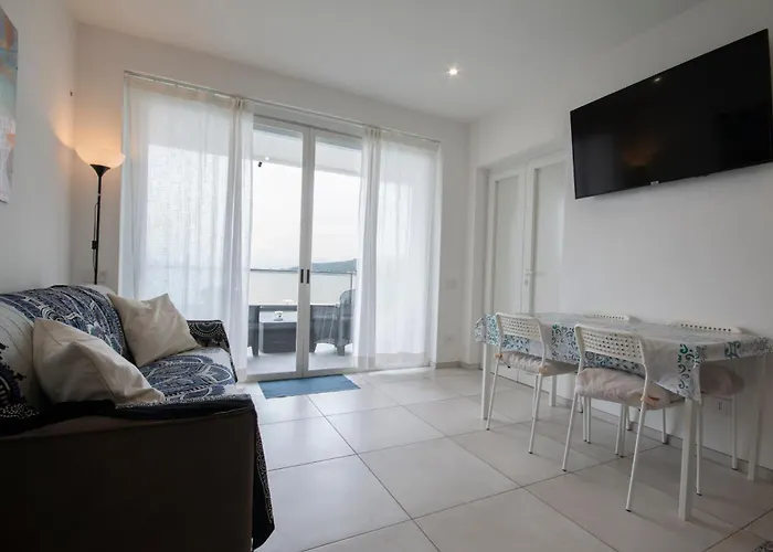 Bella Vista Con Piscina - Lakeside Leisure & Business * ドルメッレット