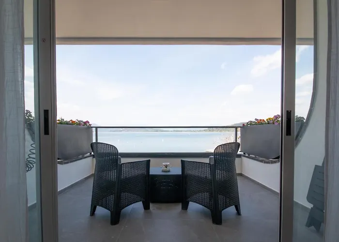 Bella Vista Con Piscina - Lakeside Leisure & Business アパート ドルメッレット