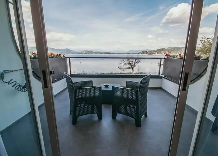 Bella Vista Con Piscina - Lakeside Leisure & Business *